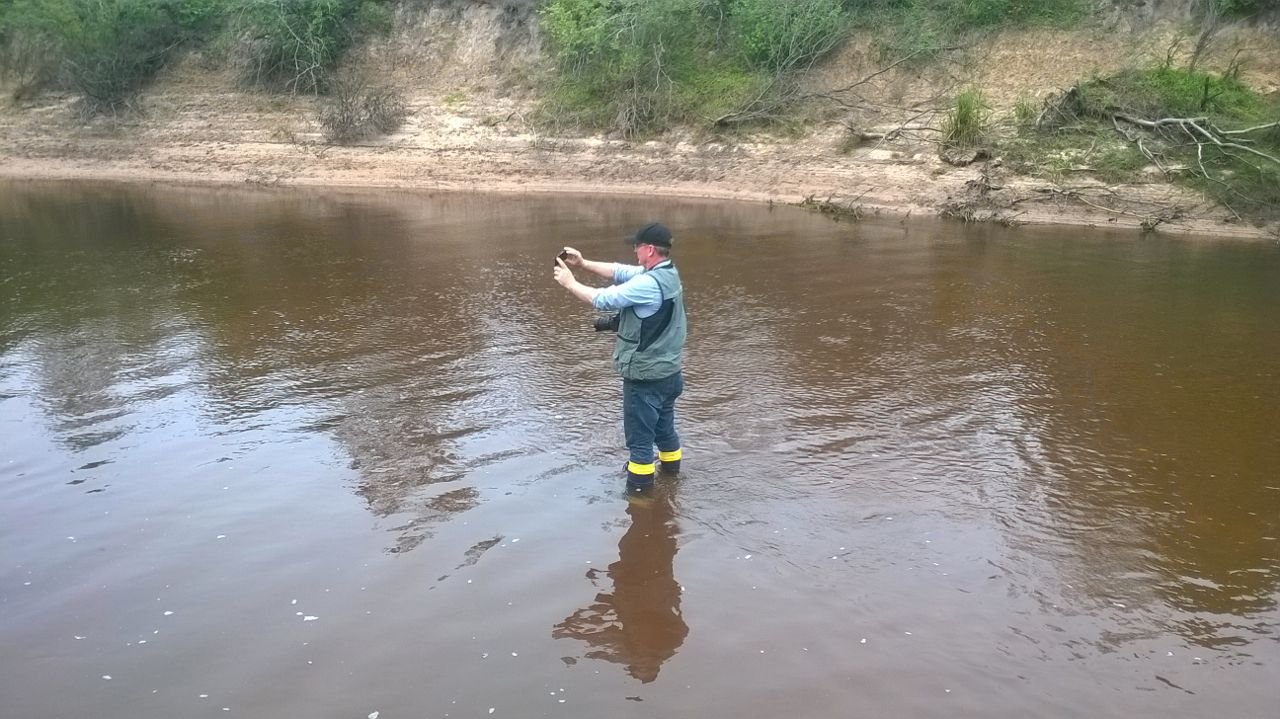 Rio Gravataí (RS) resiste em meio a estiagem, poluição