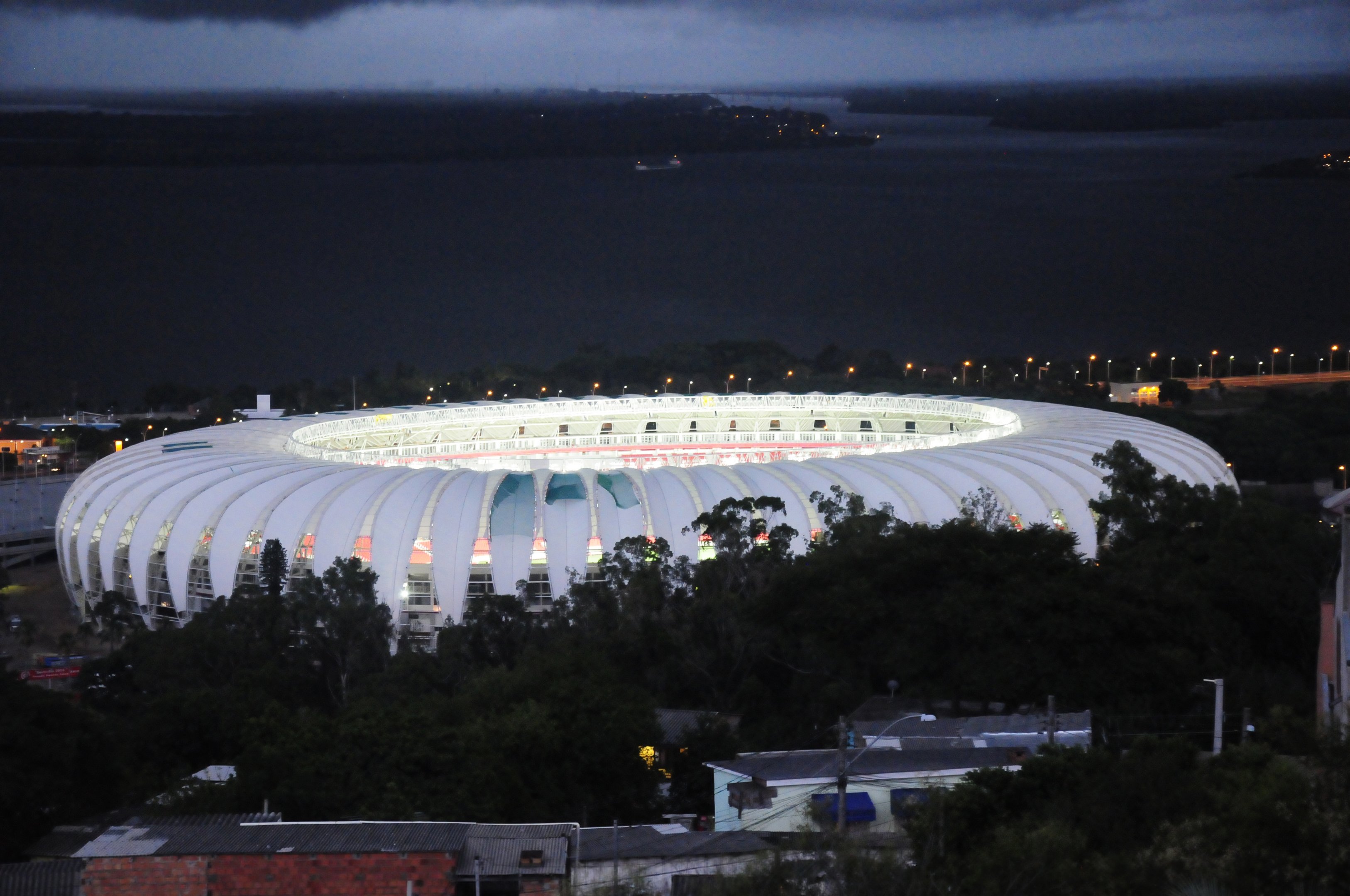 Qual o maior público no Beira-rio?