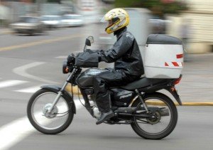 Serviço de Entrega de Moto boy com Moto de Corrida e Entregador