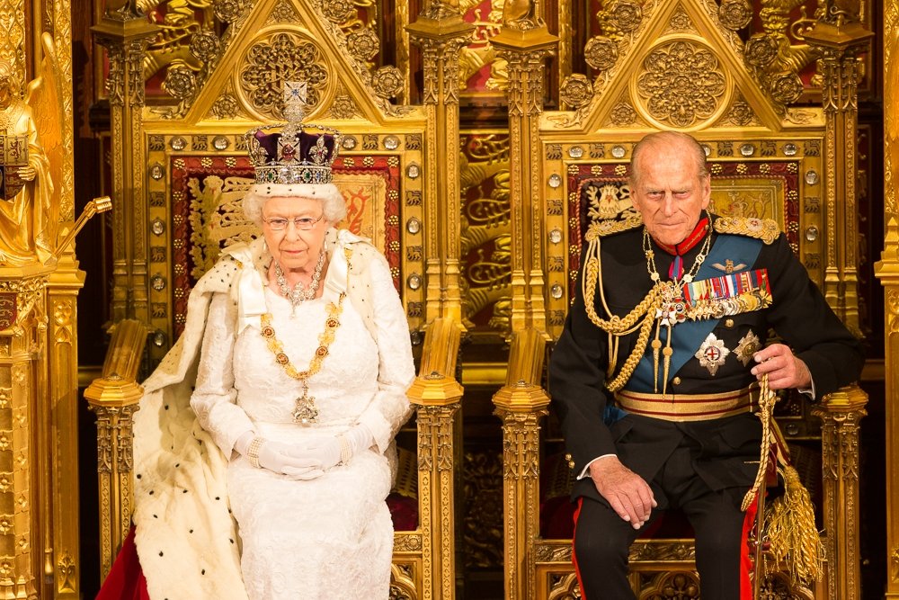 Luxo na monarquia: Rainha Elizabeth II discursa na abertura do ano