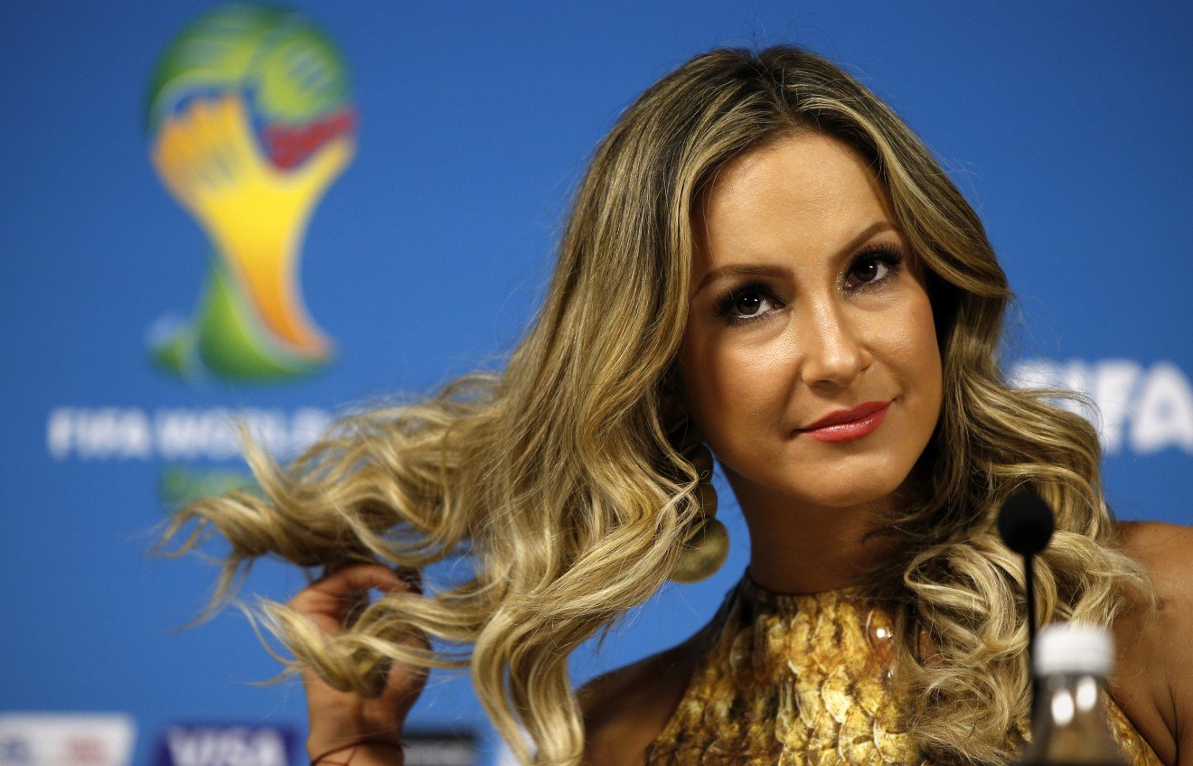 Fifa impede Claudia Leitte de posar com camisa do Barça - Fifa impede