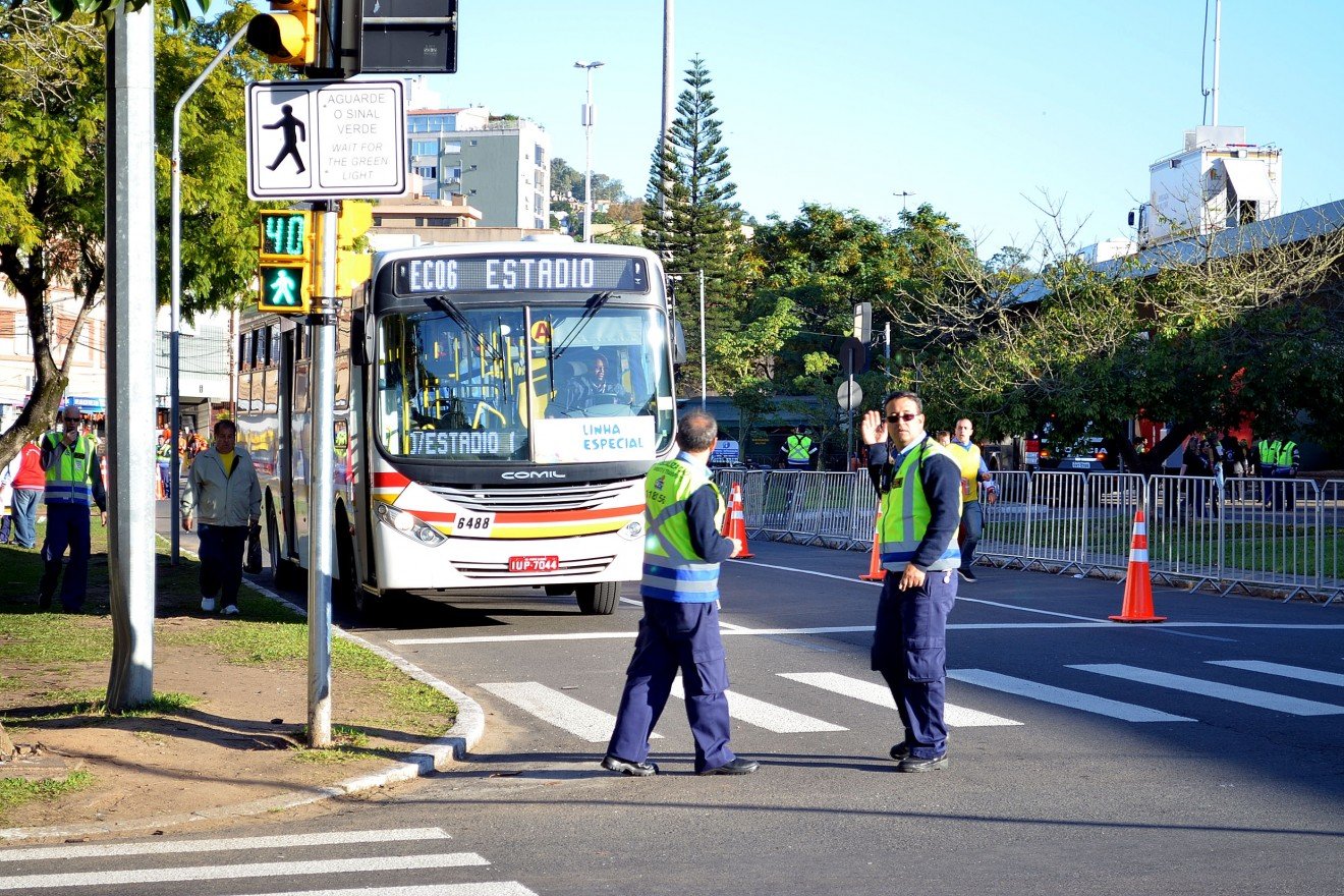 Como chegar até Azenha - Shopping João Pessoa em Porto Alegre de Ônibus ou  Metrô?