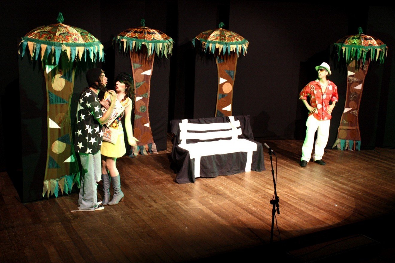 Teatro para conscientizar a garotada sobre o perigo das drogas - Teatro