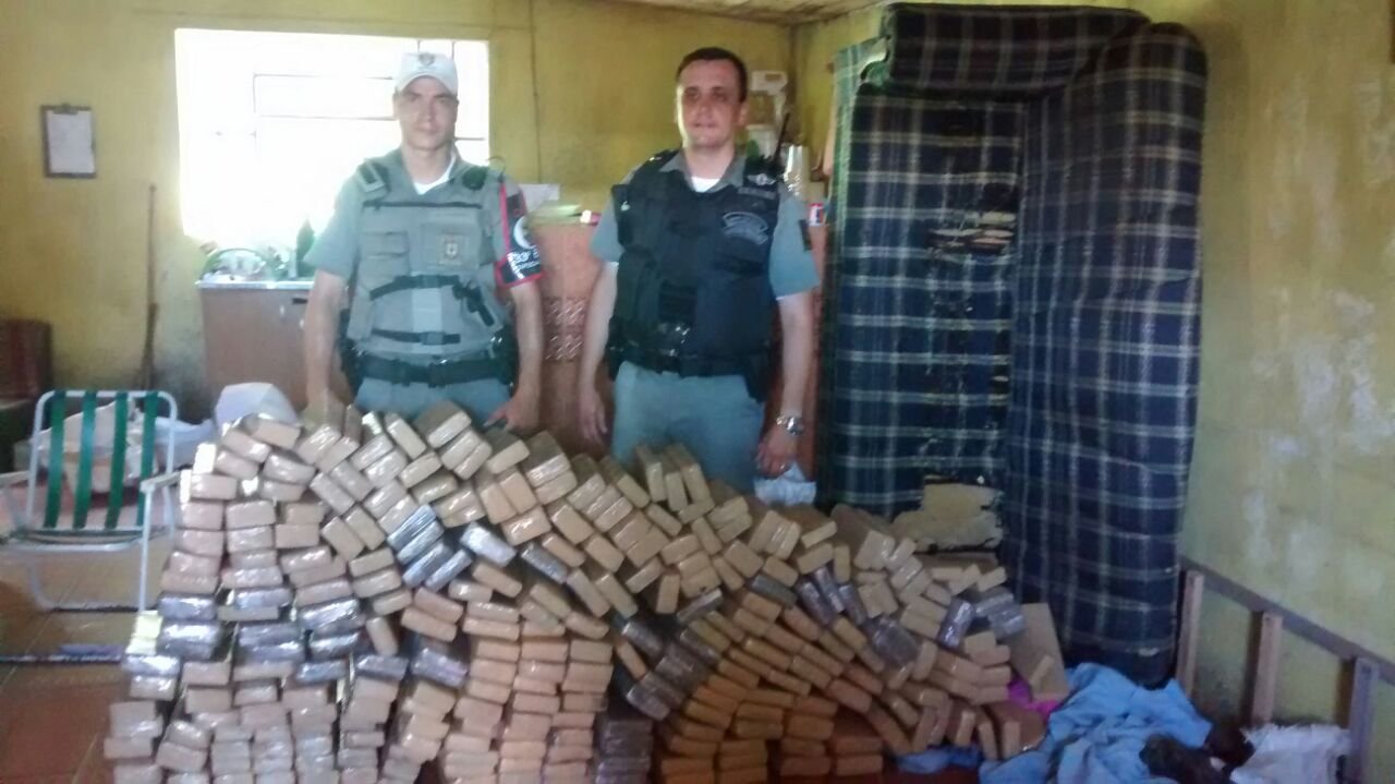 BM encontra 350 quilos de maconha em residência na Vila Multiforja BM