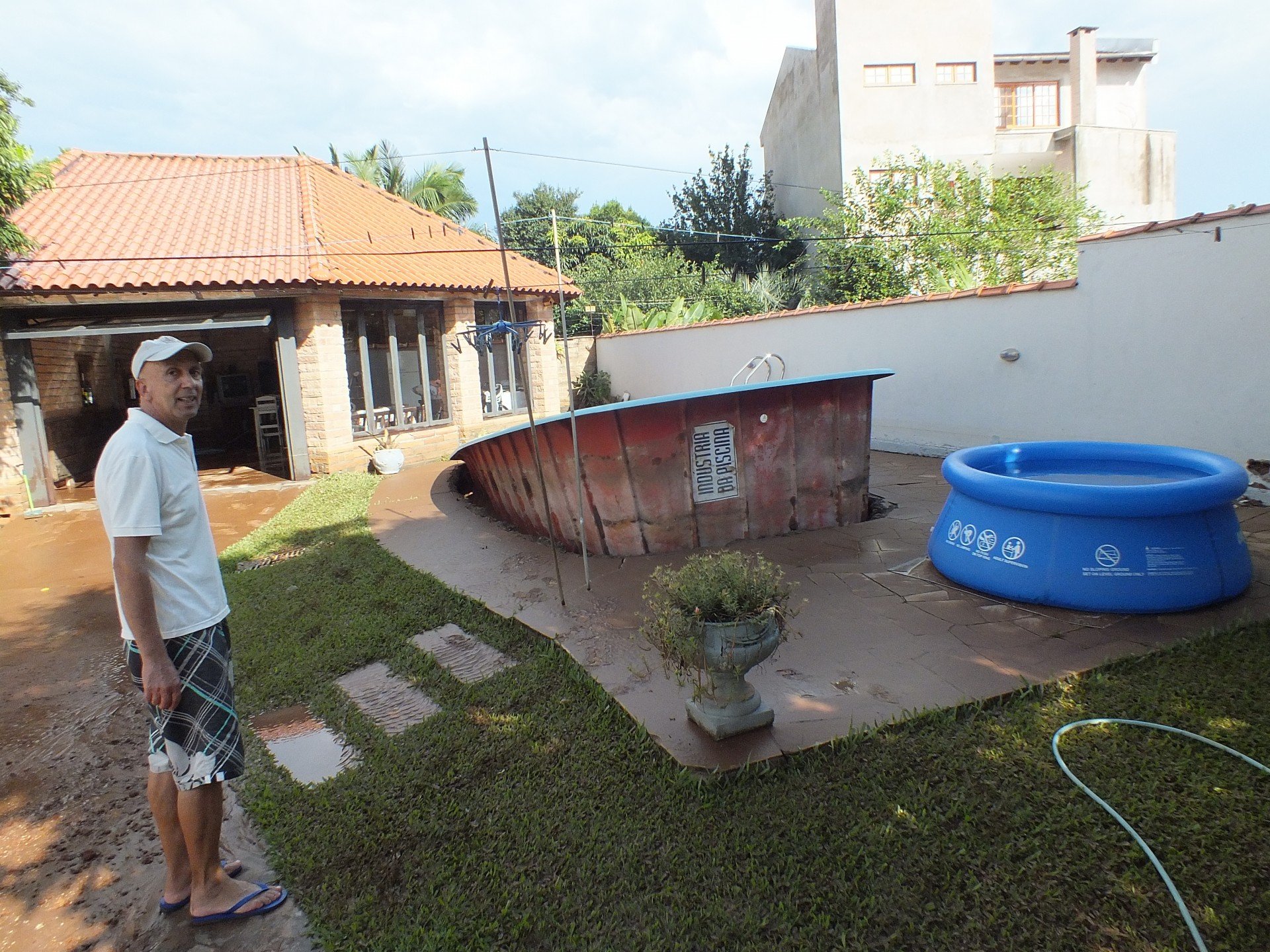 Eu Entro No Jardim Há 34 Pessoas No Pátio Resposta