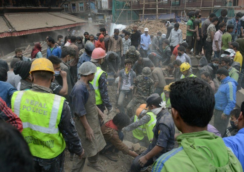 Terremoto mata centenas de pessoas e causa destruição no Nepal