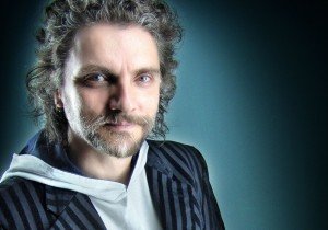 Hique Gomes se apresenta hoje na Unisinos