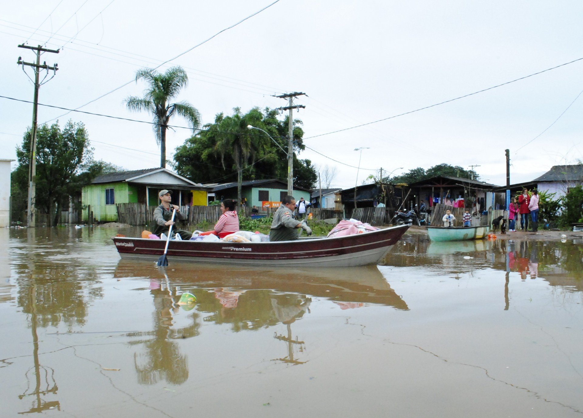 Moradores Sofrem Enchente Na Cidade Moradores Sofrem Enchente