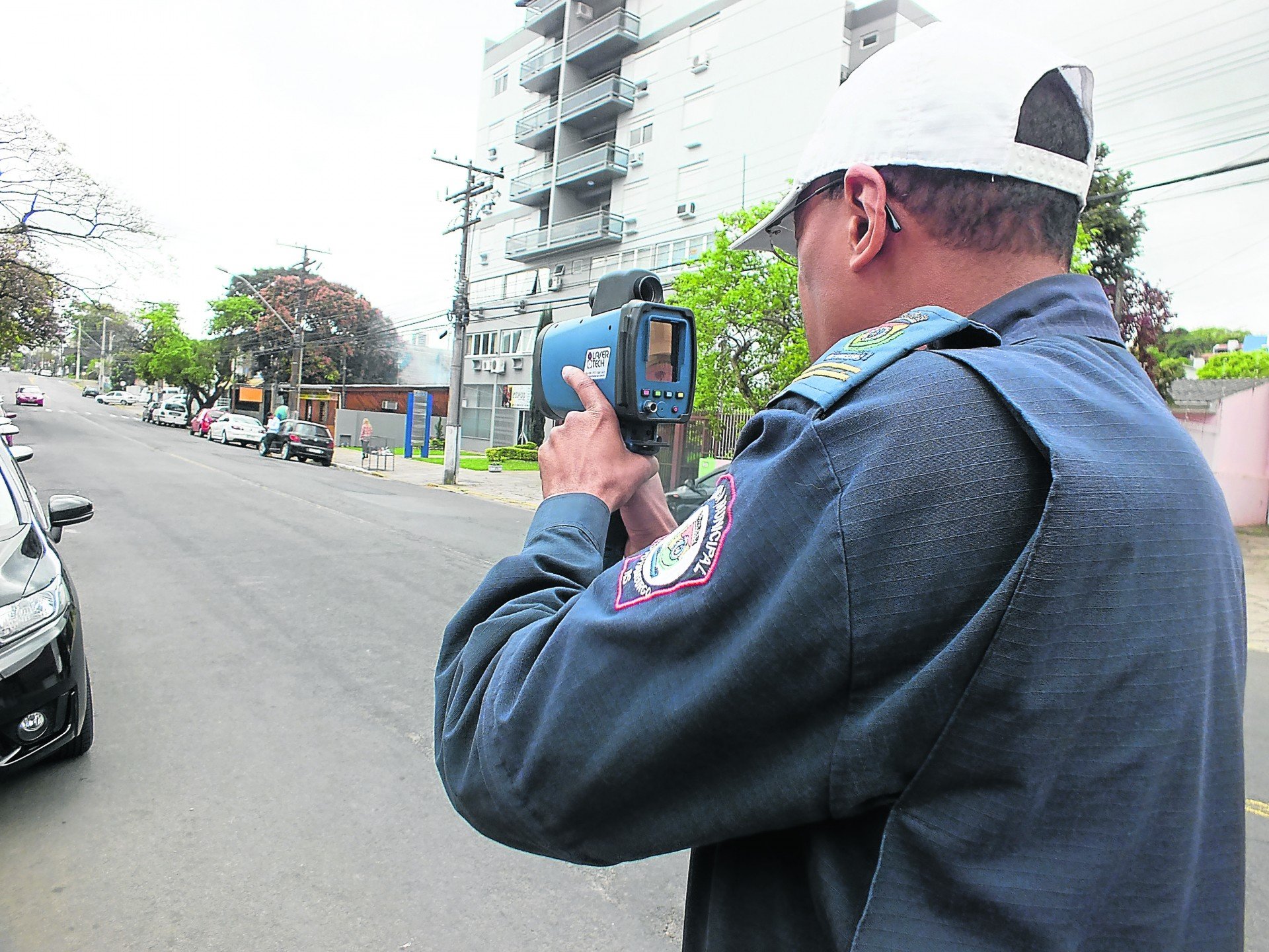 Em seis dias radar móvel flagra 178 motoristas apressados Em seis