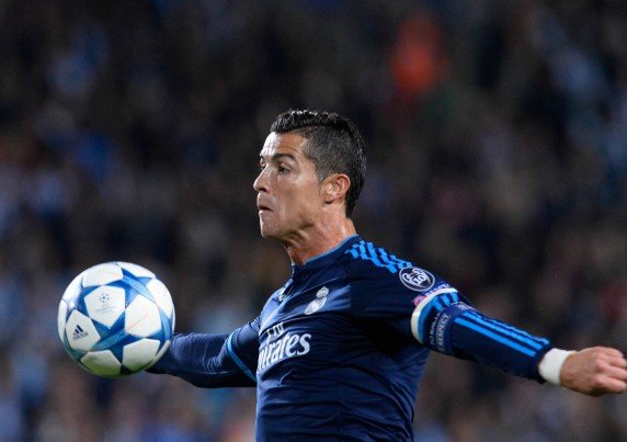 Golaço de Cristiano Ronaldo  Cristiano Ronaldo fez um golaço de