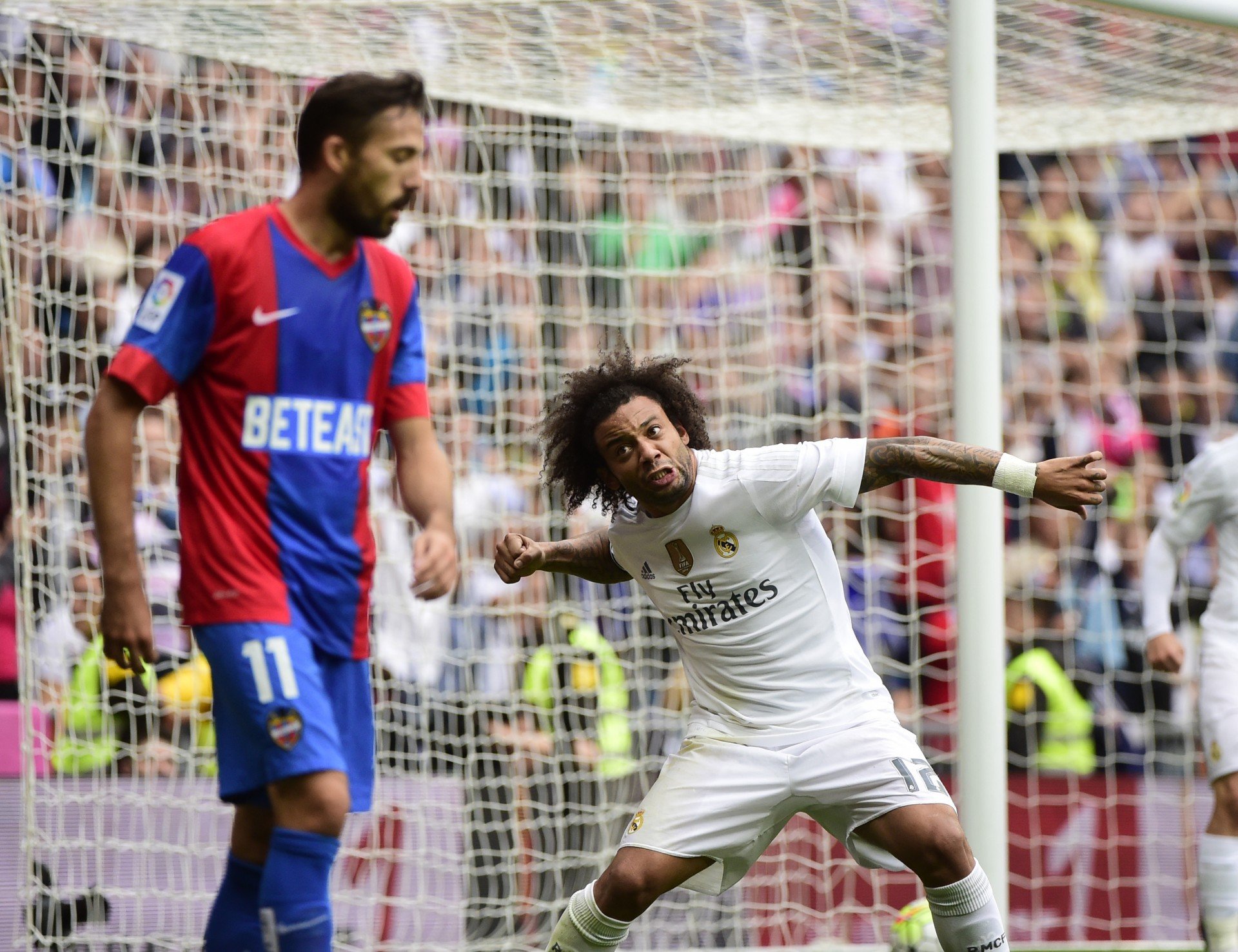 Com gol contra de Sergio Ramos, Barcelona vence Sevilla e assume a  liderança do Campeonato Espanhol