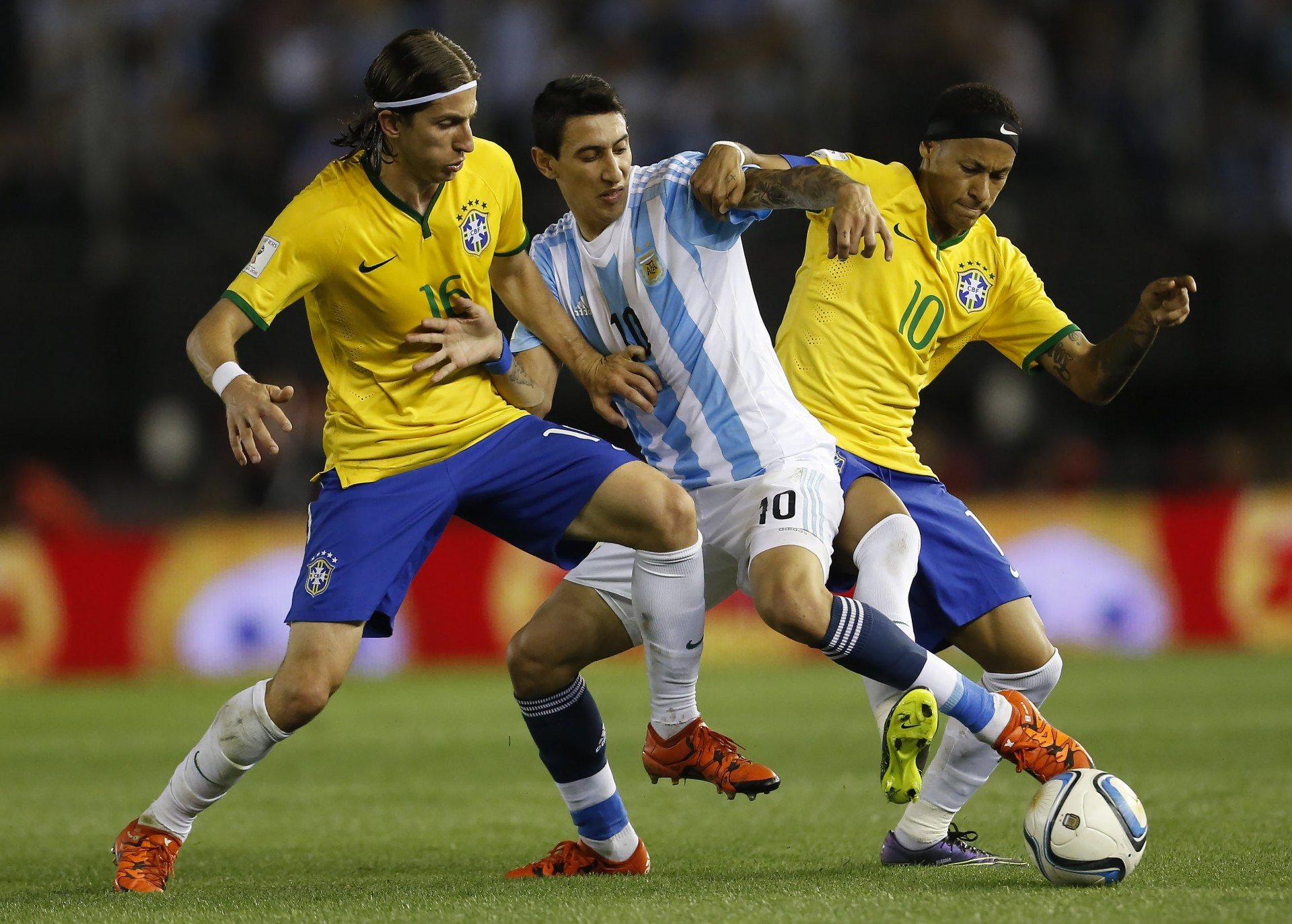 Ataques na França deixa clássico entre Brasil e Argentina em segundo