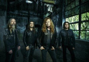 Megadeth: Dave Mustaine solta nota sobre Kiko Loureiro, mas em