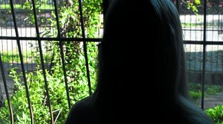 Carolina* foi vítima de agressões nas redes sociais e abriu um processo contra a mulher que a ofendeu