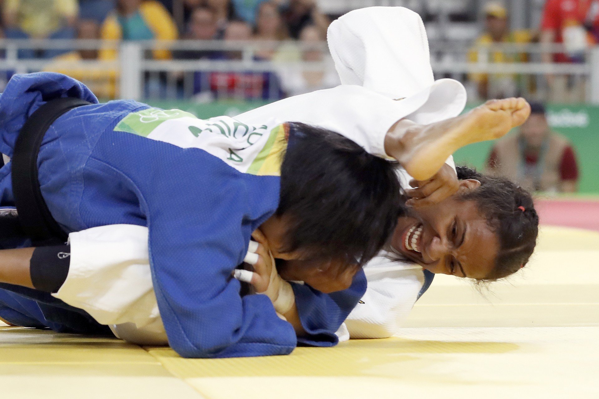 Brasileira perde na estreia, mas pode ir à repescagem na luta olímpica