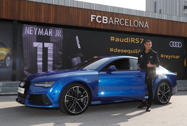 Jogador Neymar escolheu o carro para seu uso na Europa