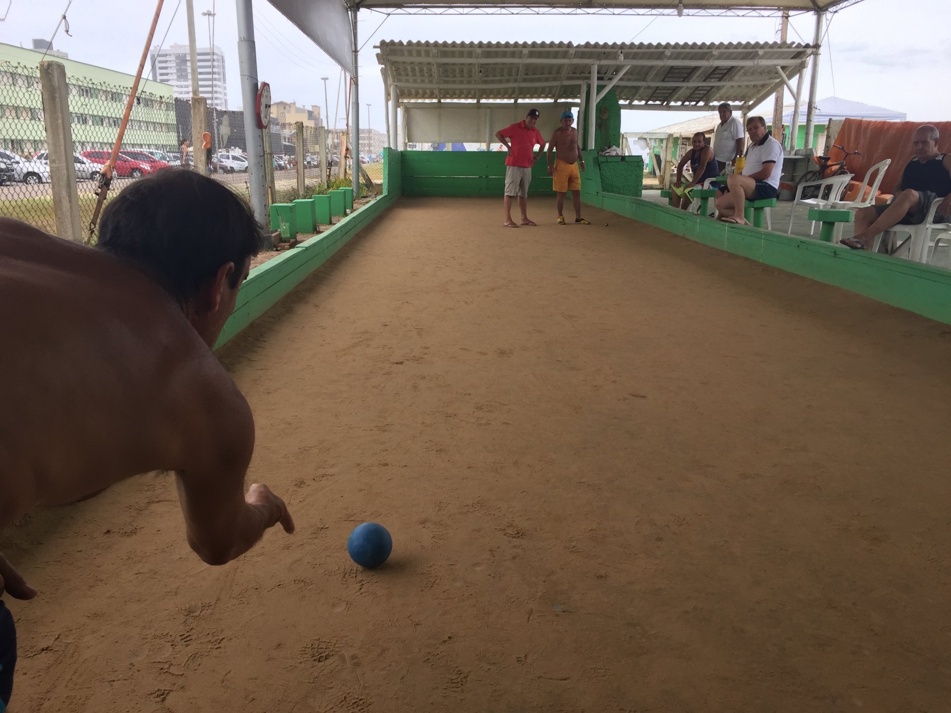 O rolar da bocha ainda rende uma bela resenha - Regi�o - Di�rio de Canoas