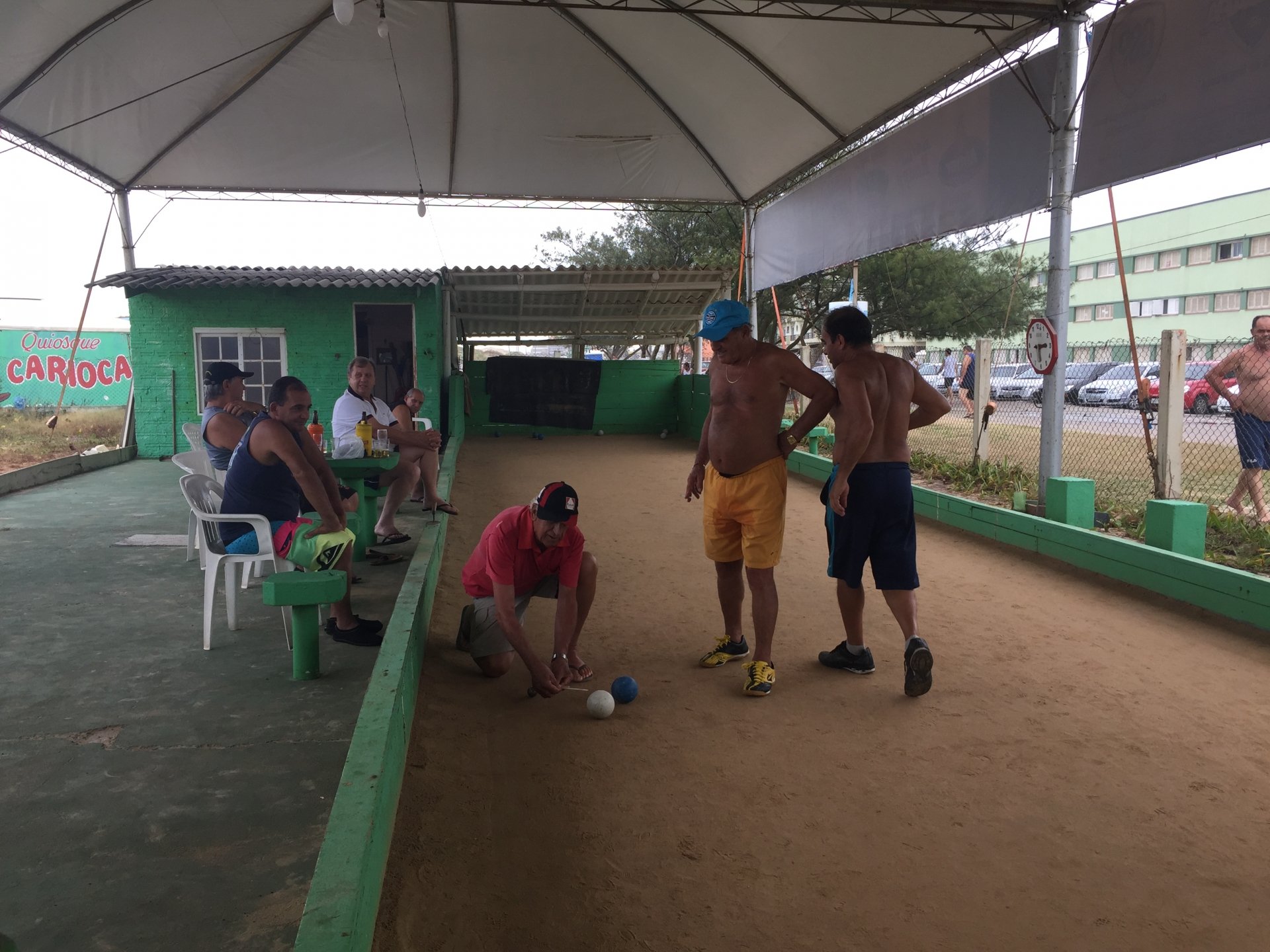 O rolar da bocha ainda rende uma bela resenha - Regi�o - Di�rio de Canoas