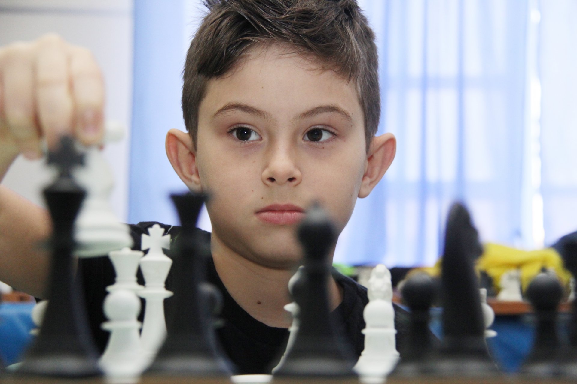 Garoto de oito anos vence campeonato mundial de xadrez