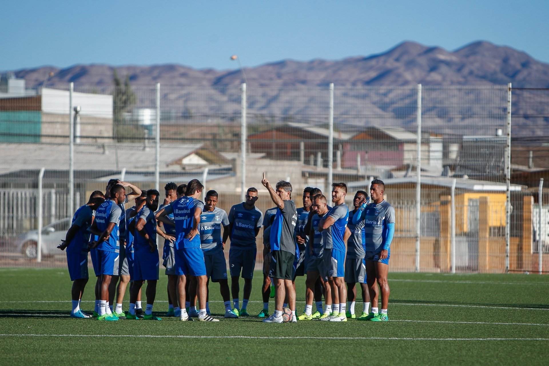 http://midia.gruposinos.com.br/_midias/jpg/2017/05/01/01_05_17gremio-3008960.jpg
