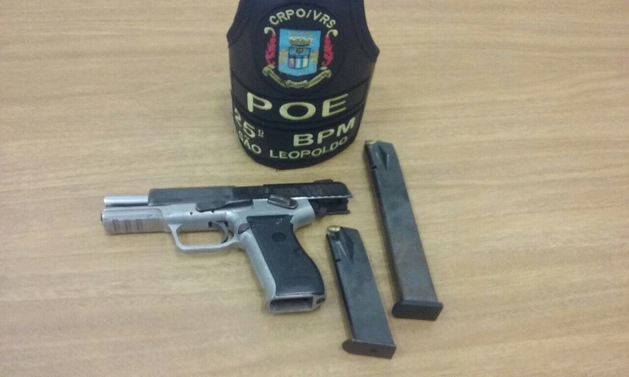 Homem Armado Pistola Mil Metros Preso Em Rua Da Feitoria