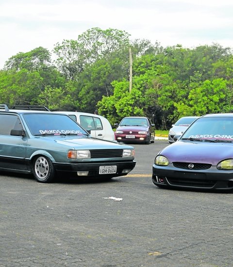 Veja fotos dos carros rebaixados em exposição no encontro Baixos