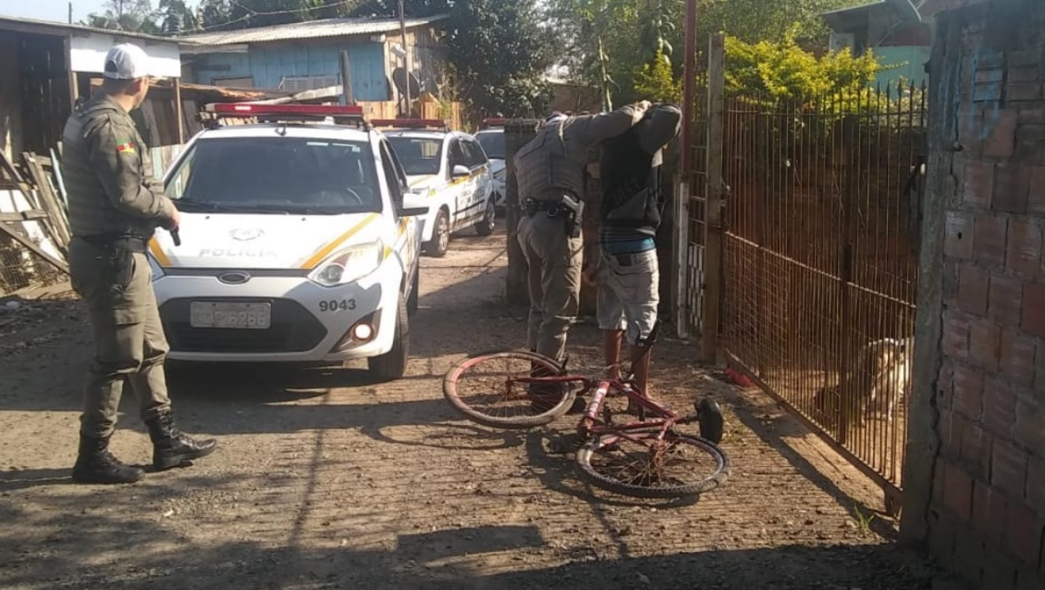 Brigada Militar Toma O Bairro Mathias Velho Atr S De Suspeitos De