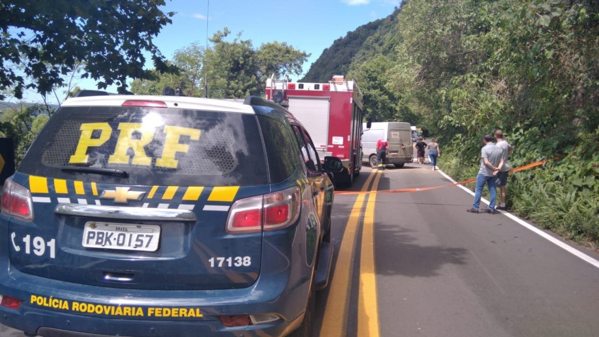 Acidente na BR 116 deixa dois feridos e trânsito interrompido em Picada