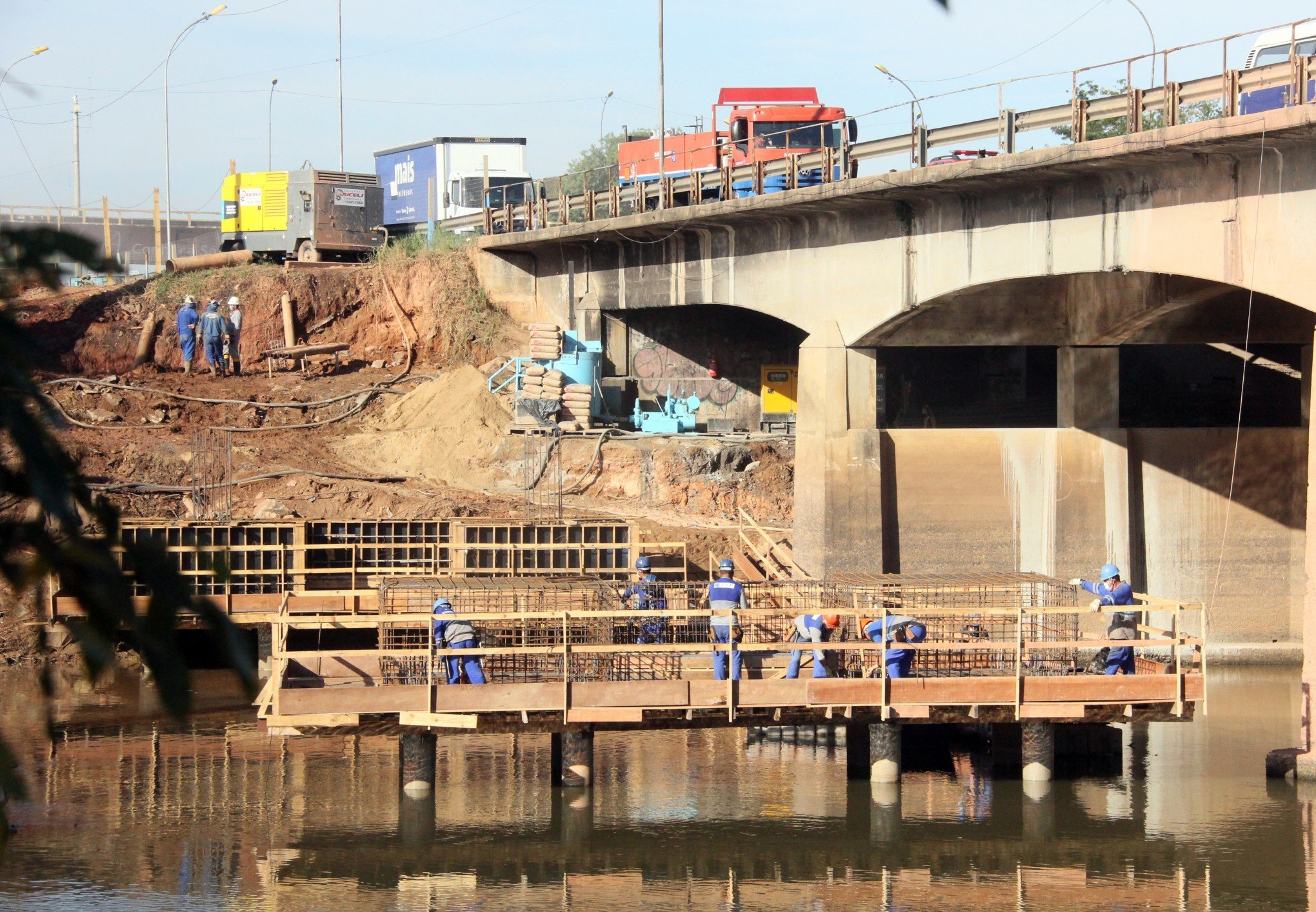 Nova ponte sobre o Rio dos Sinos avança nas bases da fundação Região