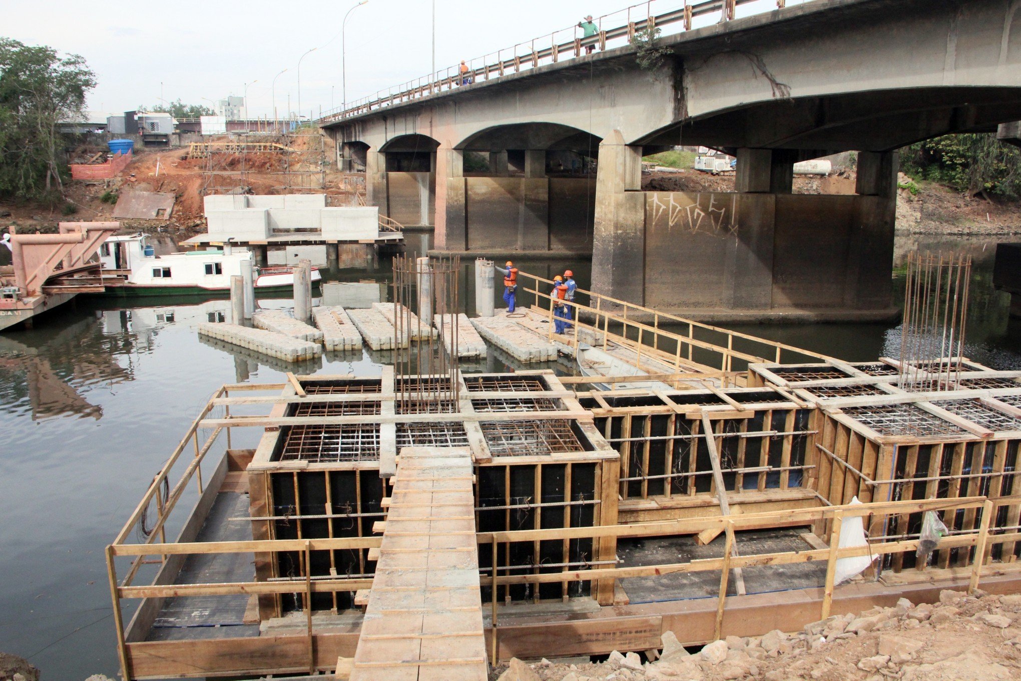 Fixadas As Estacas Da Nova Ponte Sobre O Rio Dos Sinos Em S O