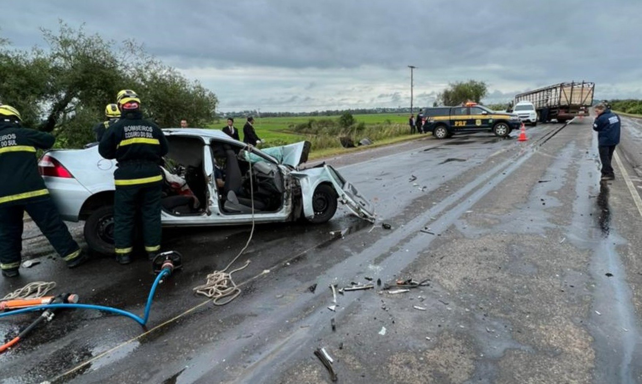 Morre quinta vítima de acidente entre carro e caminhão boiadeiro na BR