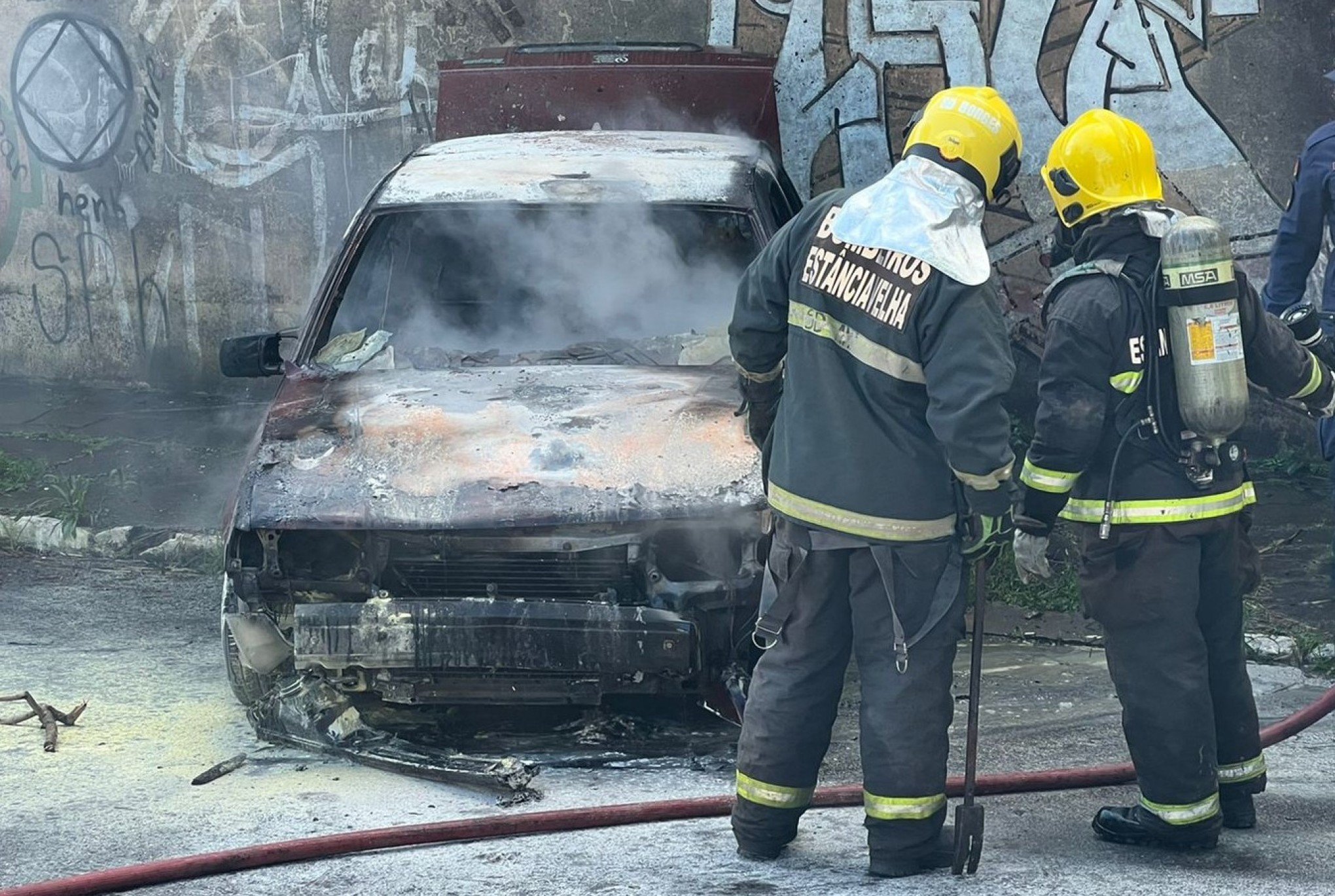 Carro Pega Fogo Em Est Tica Automotiva De Novo Hamburgo Novo Hamburgo