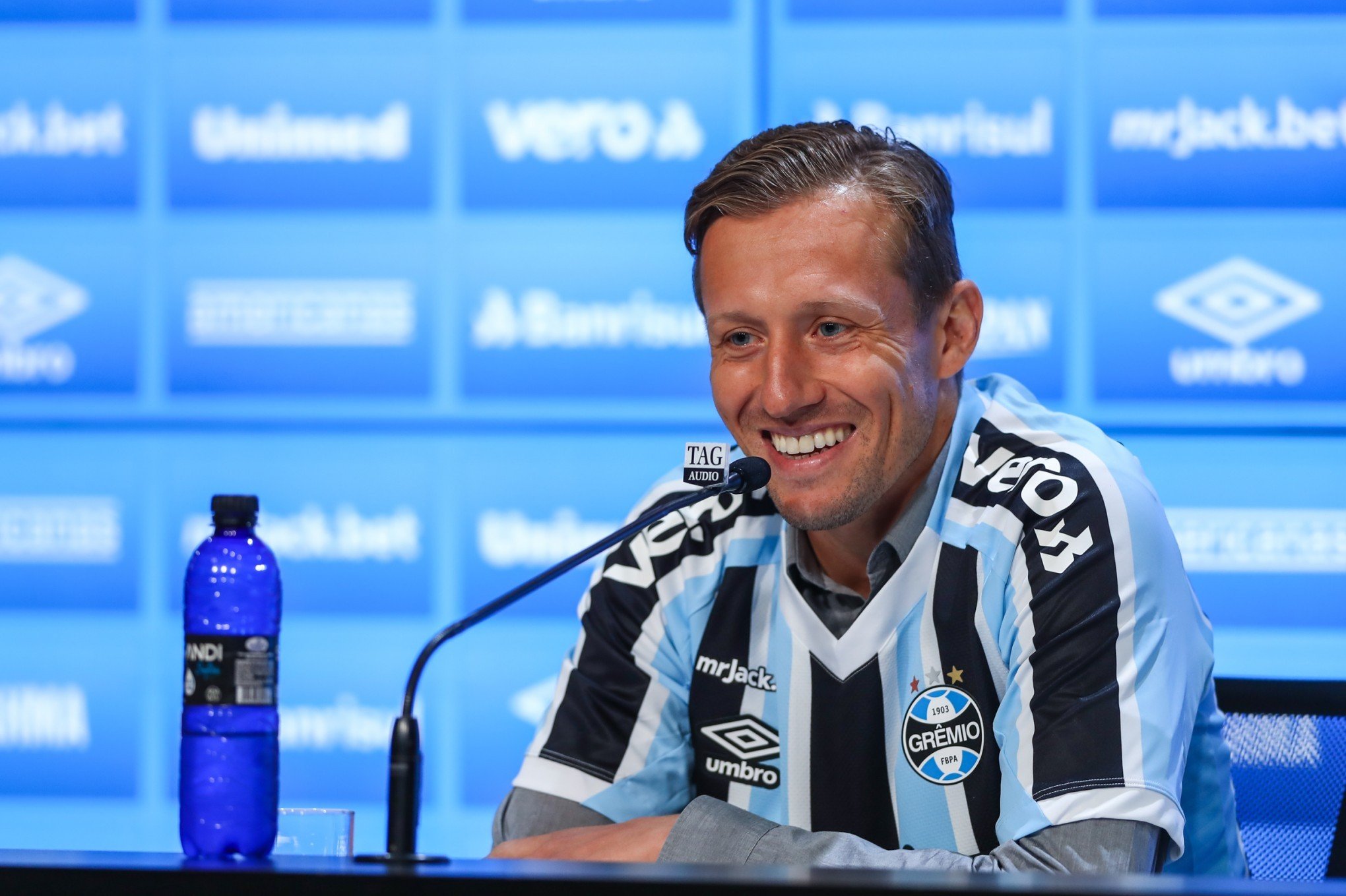 Quero Contribuir Disse Lucas Leiva Em Sua Apresenta O Ao Gr Mio