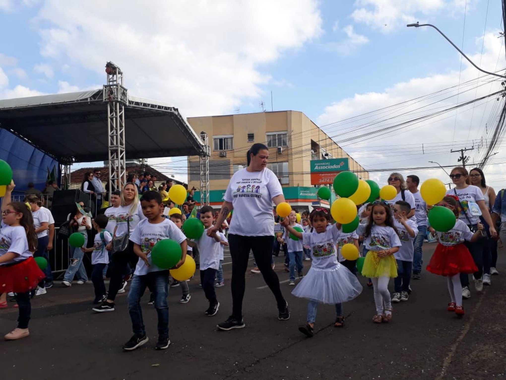 Emo O E Patriotismo Na Avenida Sapucaia Not Cias Jornal Nh