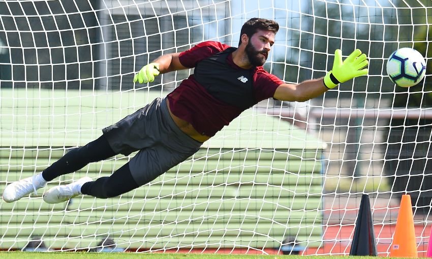 Alisson faz grande defesa no seu primeiro treino com o Liverpool Esportes Jornal VS Alisson faz grande defesa no seu primeiro treino com o Liverpool Esportes Jornal VS