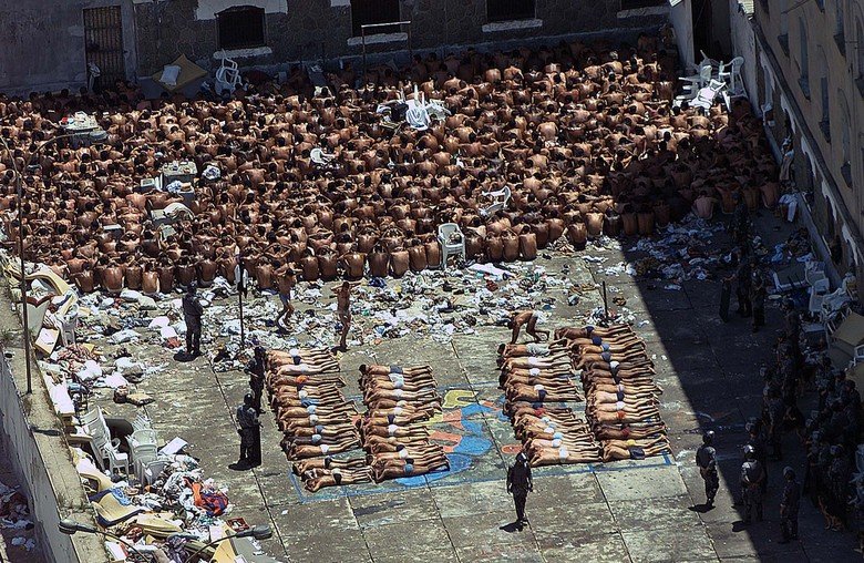 STF julga indulto de Bolsonaro a condenados por Massacre do Carandiru