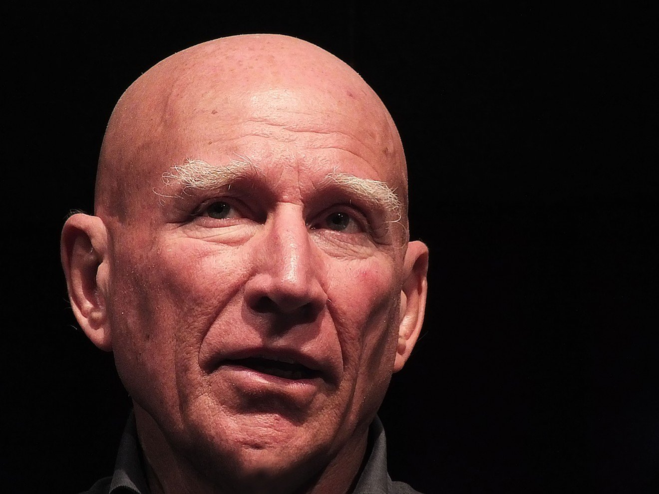 Corpo de Sebastião Salgado é cremado em Paris uma semana após a morte