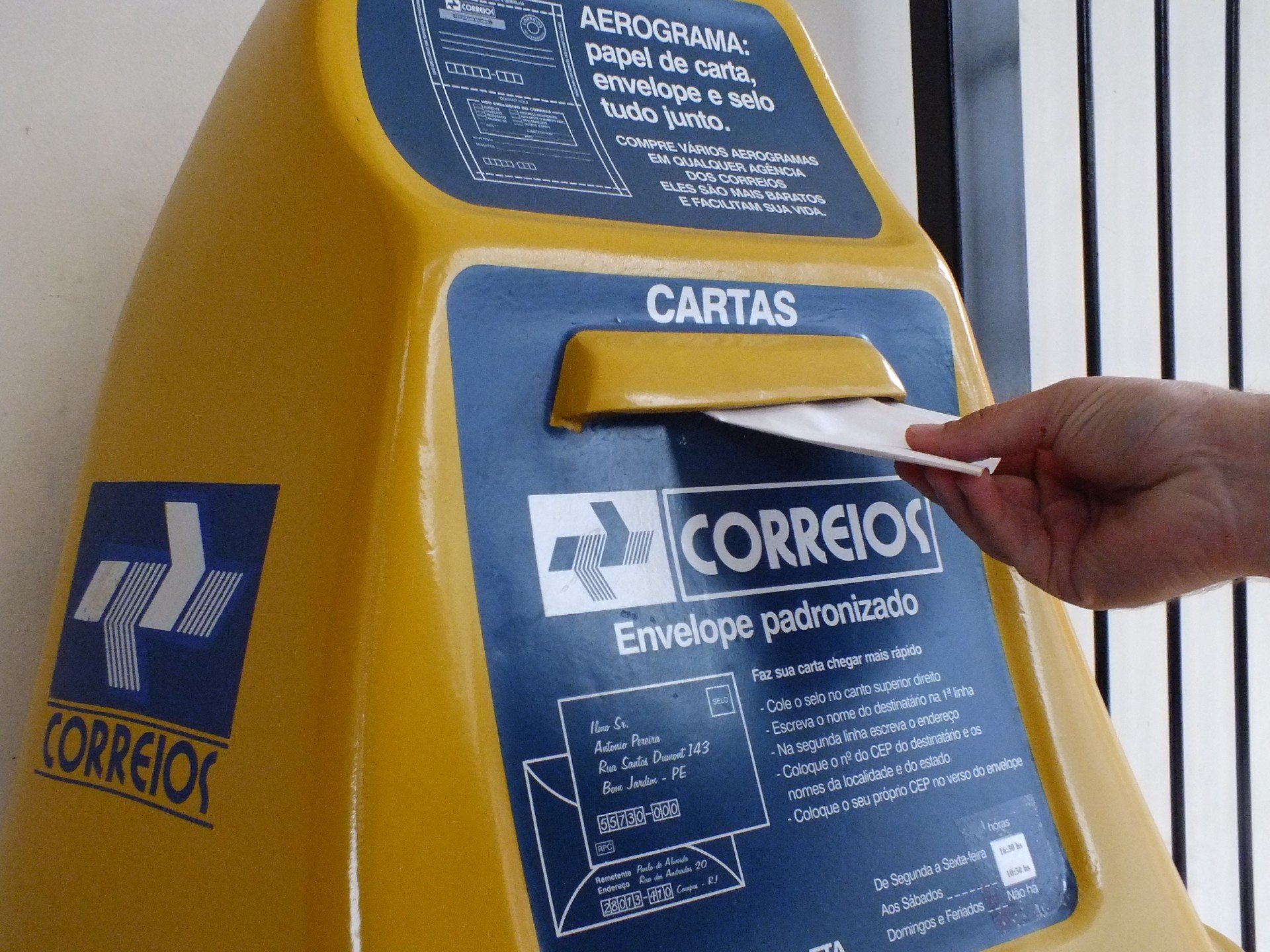 Envio de cartas pelos Correios fica mais caro a partir desta segunda-feira; veja os novos preços