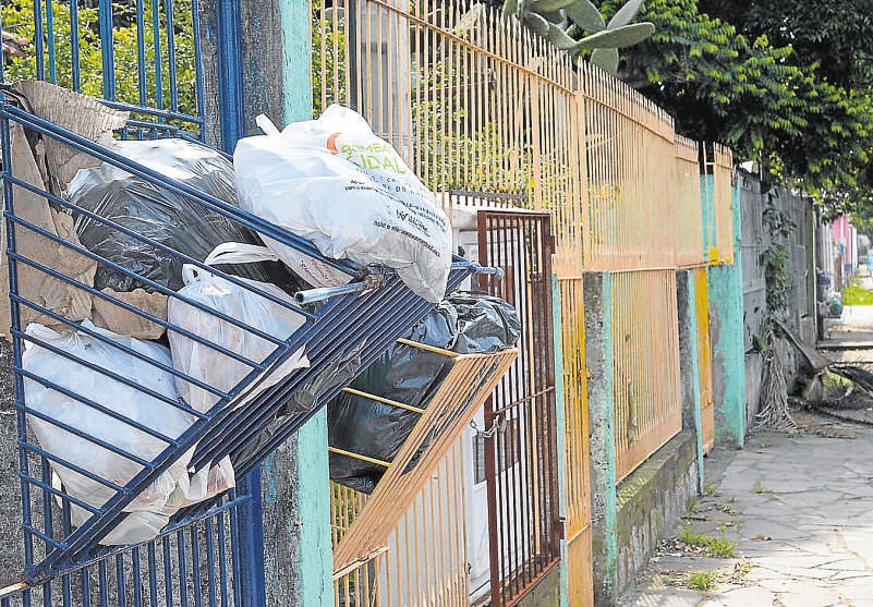 Coleta de lixo orgânico é feita em abrigos e bairros das regiões Nordeste, Sudeste e Centro