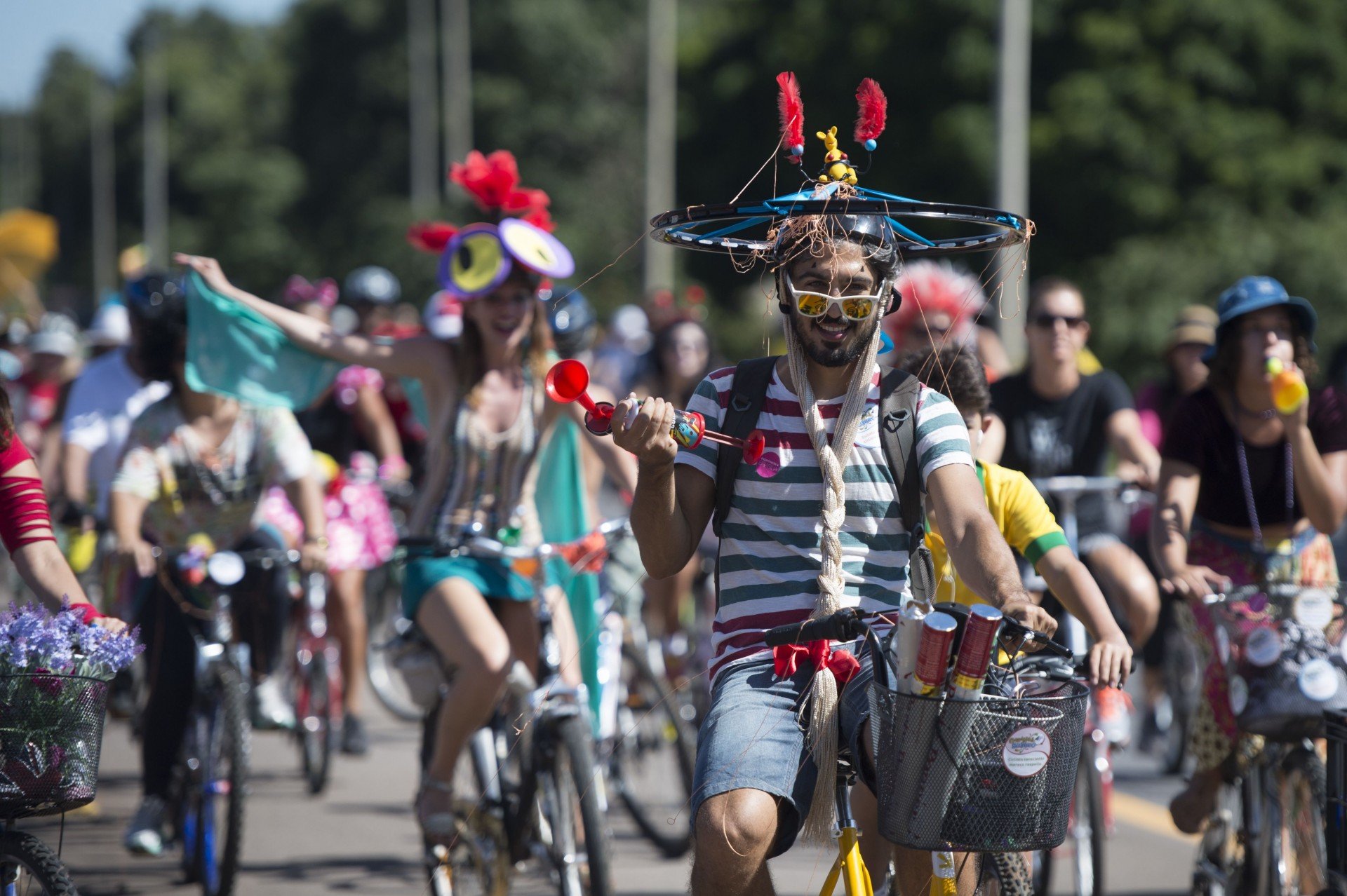 CARNAVAL: Confira cinco dicas para curtir o bloquinho e se manter hidratado durante a bolha de calor