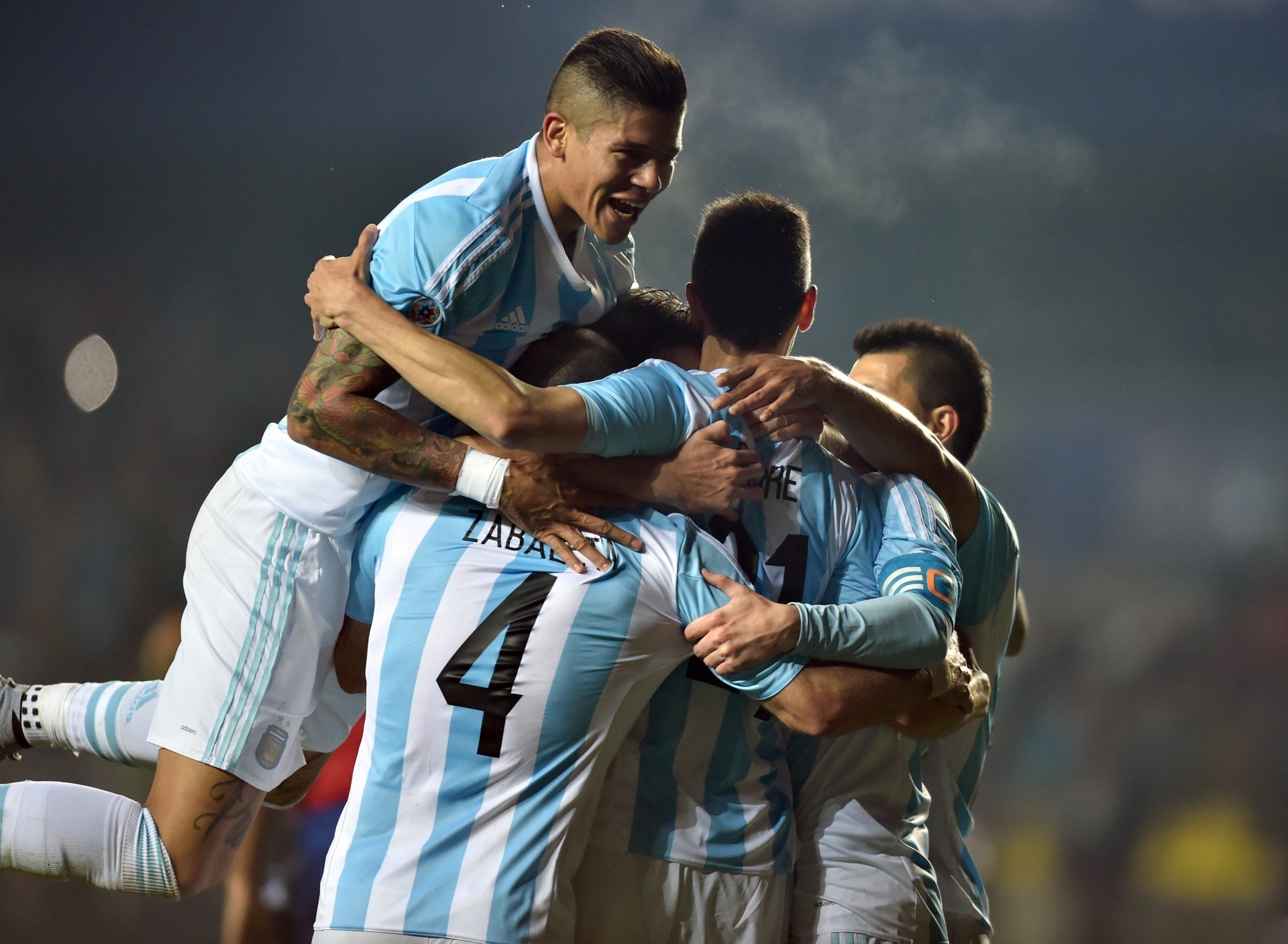 Argentina lidera o ranking da Fifa; Brasil cai para 7º ...