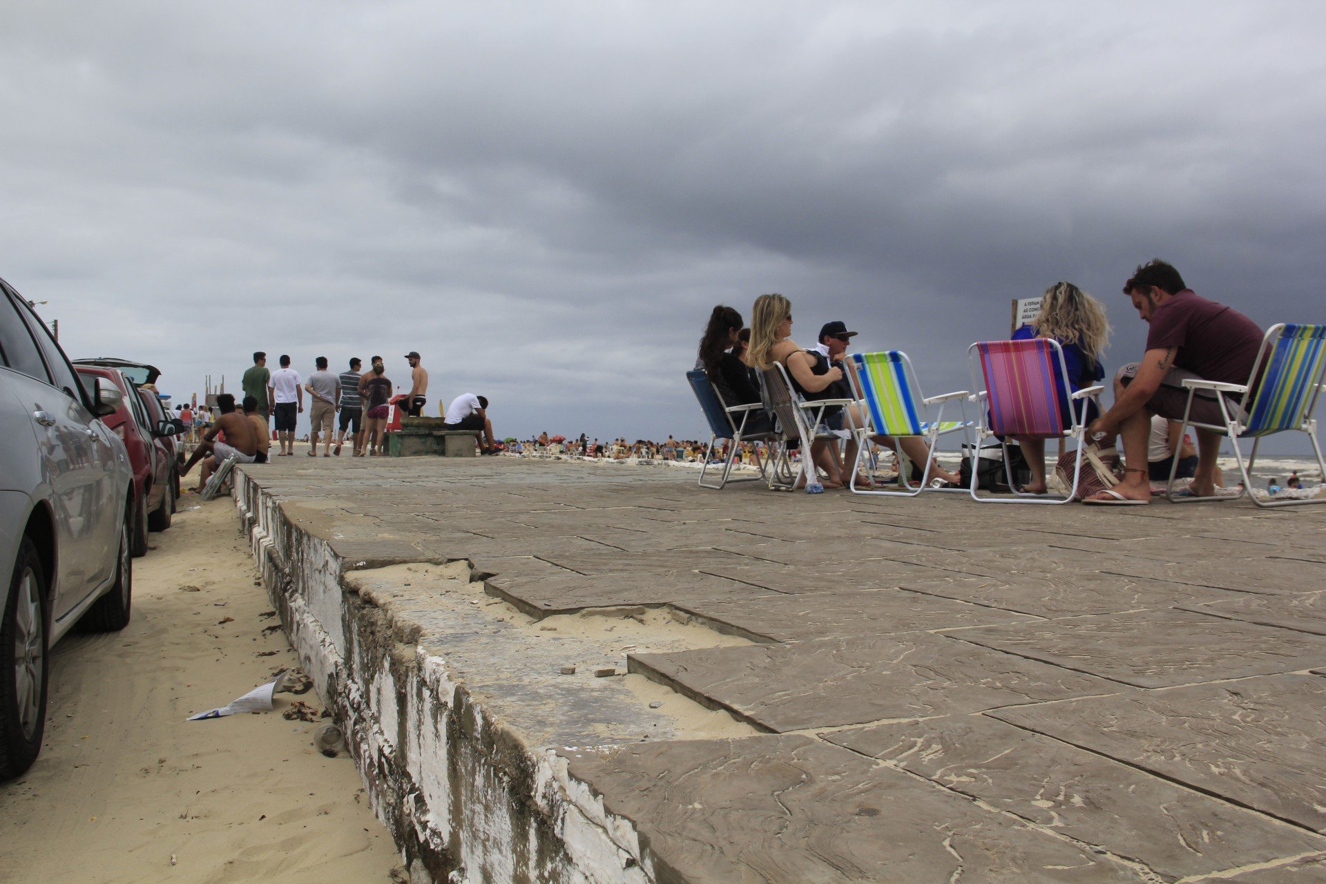 Resultado de imagem para gente atrapalhando a circulação
