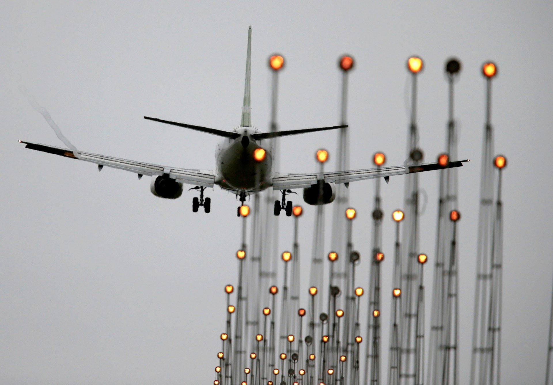 Aeroporto de Guarulhos tem voos cancelados por problemas em sistema de navegação