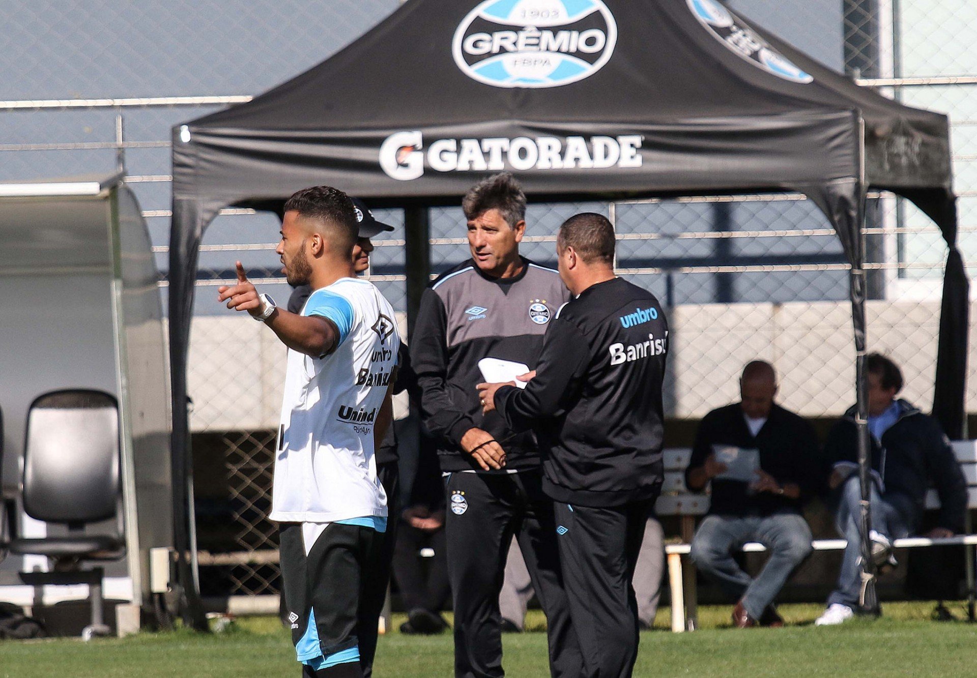 Direção do Grêmio já sabe o que fazer se o Inter precisar de ajuda