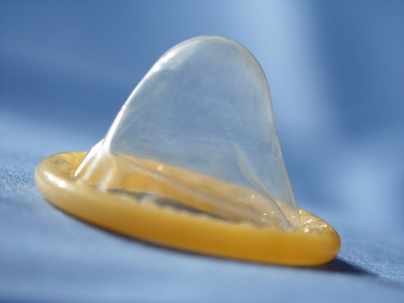 Médico orienta sobre prevenção de infecções sexualmente transmissíveis