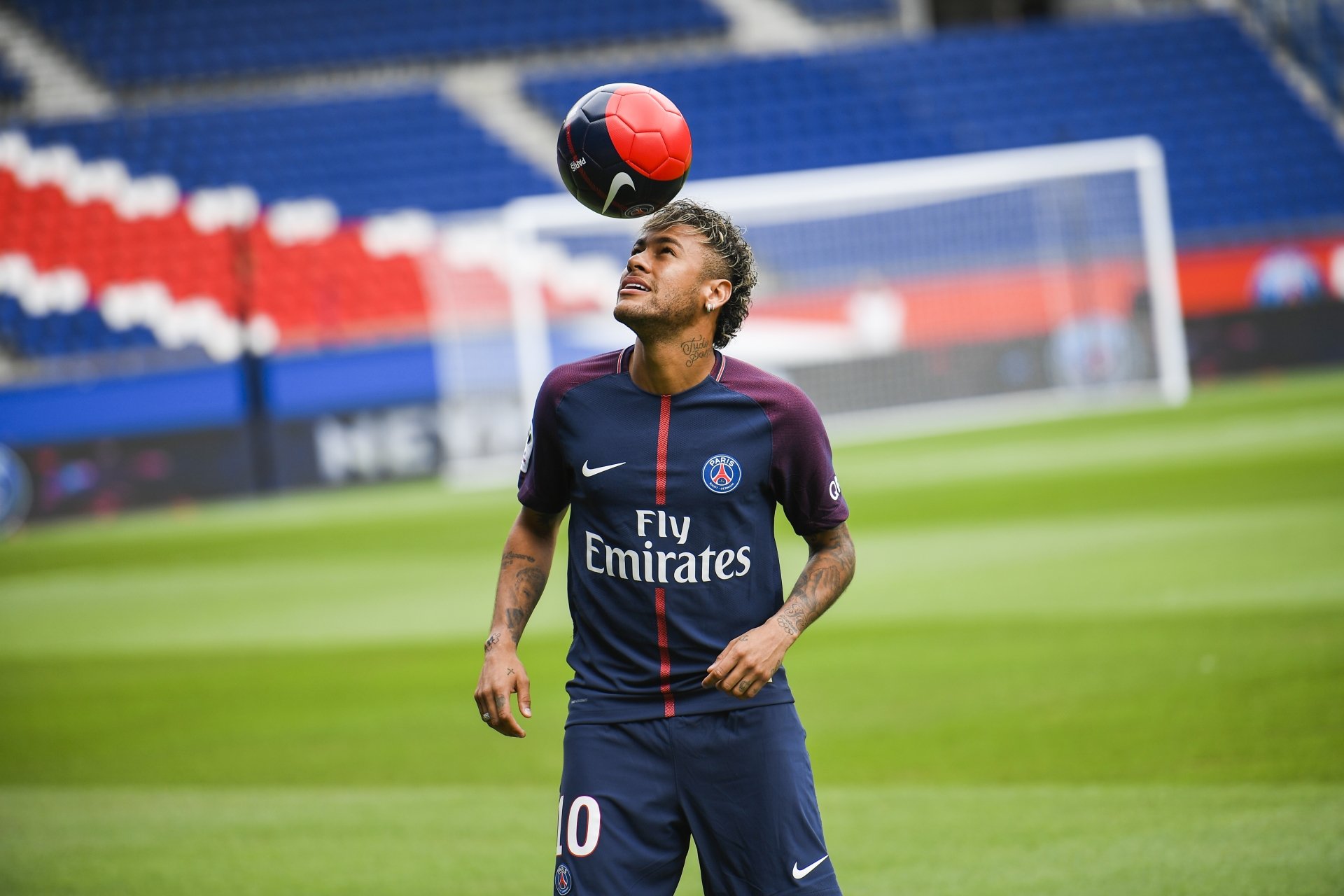 Barcelona processa Neymar por £ 9 milhões em salários pagos em excesso
