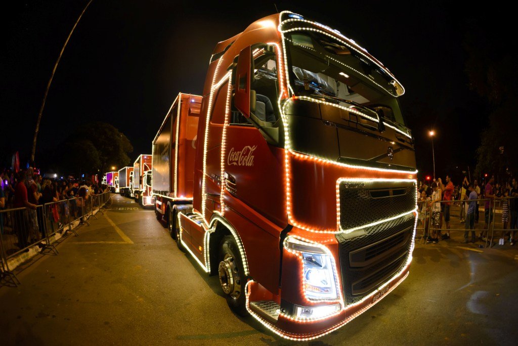 Caravana Iluminada da CocaCola chega a Gramado Região Jornal de Gramado