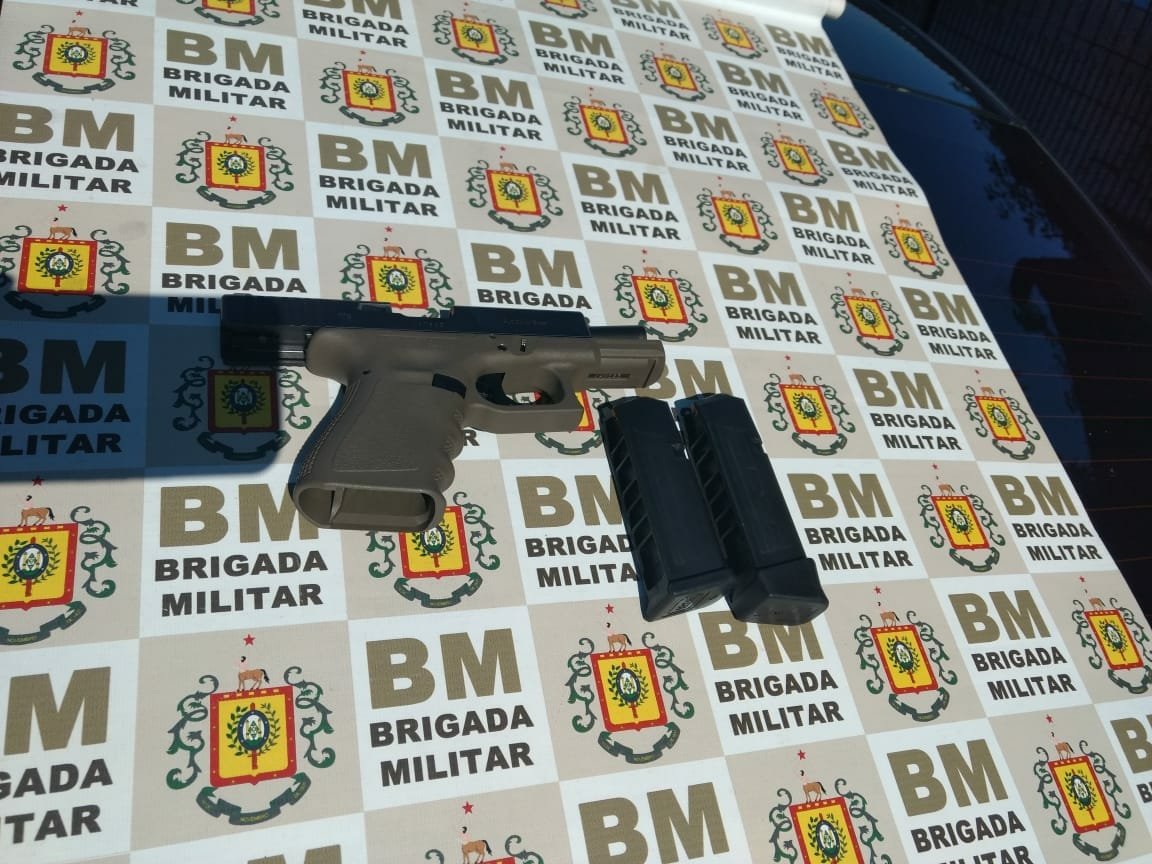 Homem é preso ao ser flagrado com pistola .380 no bairro Vila