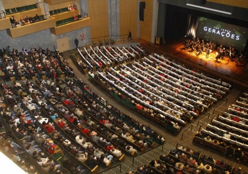 Estreia do documentário "Für Immer - Gerações" emociona; público lota o Teatro Feevale