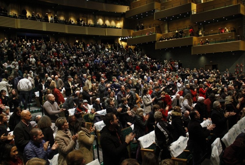 Estreia do Für Immer - Gerações foi com teatro lotado 